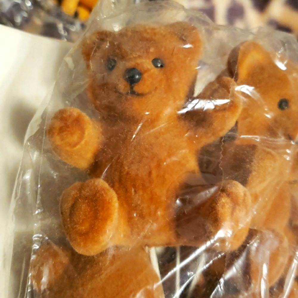 Box Of Assorted Craft Items - Picture 2 of 9